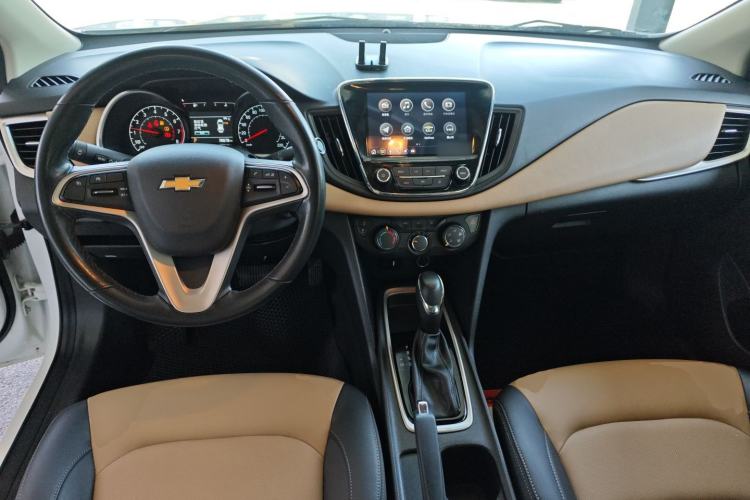 Used Chevrolet Monza 2022 320 Automatic Enjoyment Sunroof Version Center Console