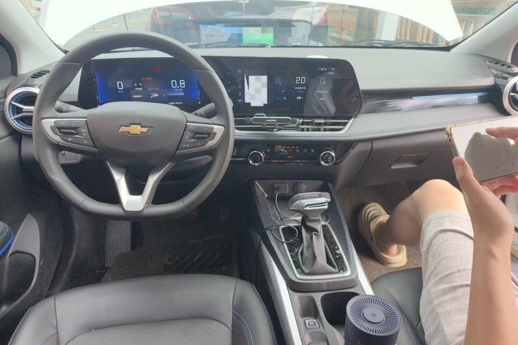 Used Chevrolet Monza 2022 Light Hybrid RS 330T Automatic Comfort Edition Center Console