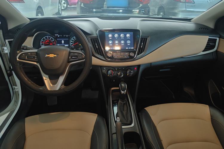 Used Chevrolet Monza 2022 320 Automatic Enjoyment Sunroof Version Center Console