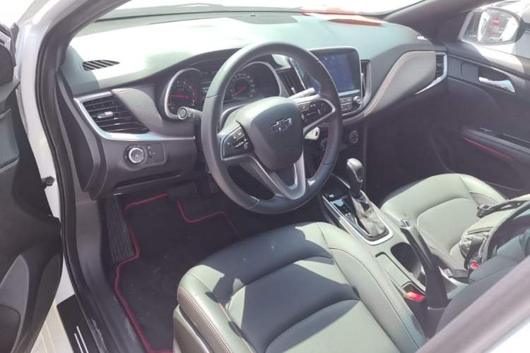 Used Chevrolet Monza 2022 Light Hybrid RS 330T Automatic Comfort Edition Center Console