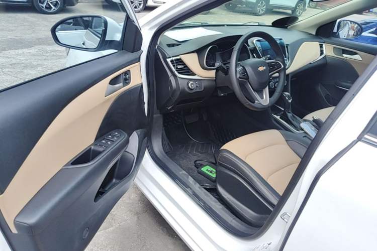 Used Chevrolet Monza 2022 320 Automatic Enjoyment Sunroof Version Driver Seat