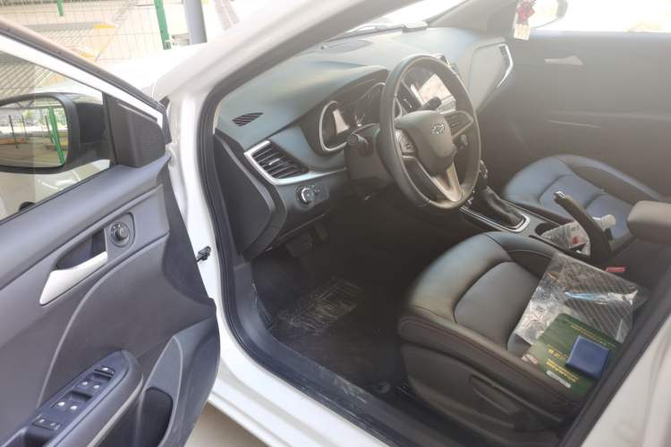 Used Chevrolet Monza 2022 Light Hybrid Redline 320T Dual-Clutch Thrilling Edition Driver Seat