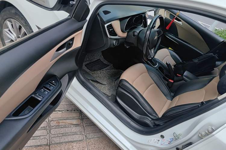 Used Chevrolet Monza 2022 320 Automatic Enjoyment Sunroof Version Driver Seat