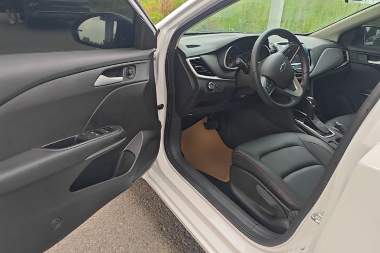 Used Chevrolet Monza 2022 Light Hybrid Redline 320T Dual-Clutch Thrilling Edition Driver Seat
