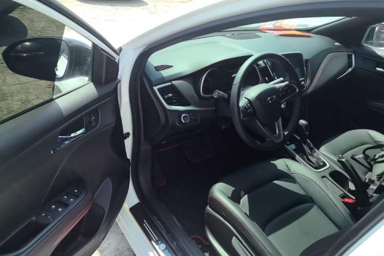 Used Chevrolet Monza 2022 Light Hybrid RS 330T Automatic Comfort Edition Driver Seat