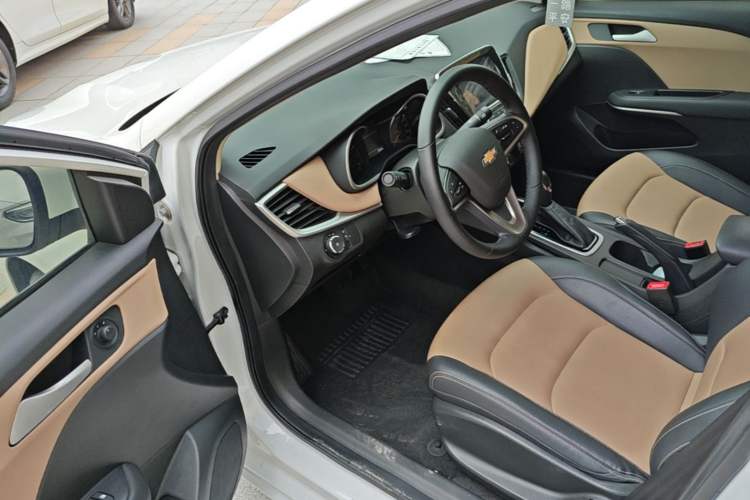 Used Chevrolet Monza 2022 320 Automatic Enjoyment Sunroof Version Driver Seat