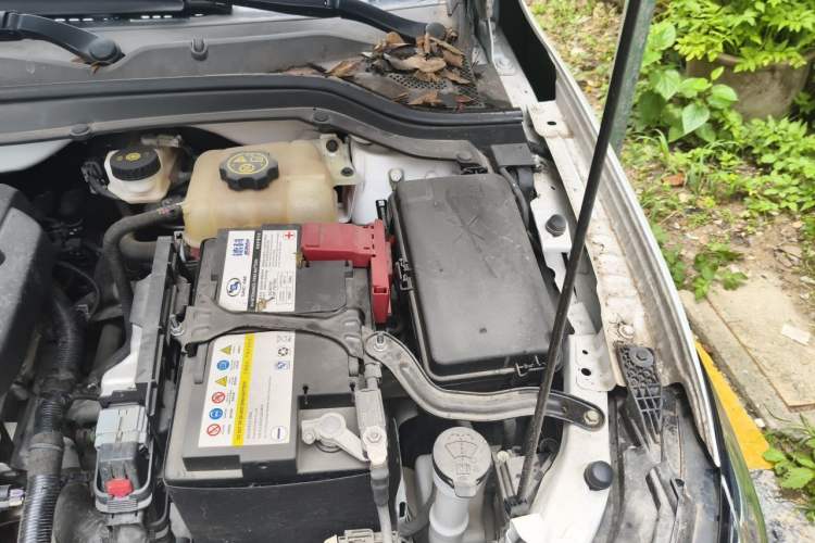 Used Chevrolet Monza 2022 320 Automatic Enjoyment Sunroof Version Engine Bay Left