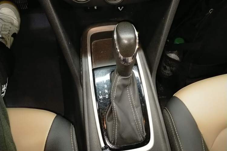 Used Chevrolet Monza 2022 320 Automatic Enjoyment Sunroof Version Gear Lever