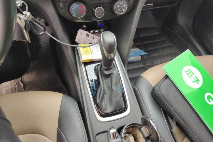 Used Chevrolet Monza 2022 320 Automatic Enjoyment Sunroof Version Gear Lever