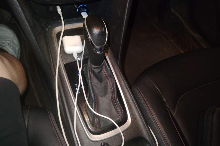 Used Chevrolet Monza 2022 Light Hybrid Redline 320T Dual-Clutch Thrilling Edition Gear Lever