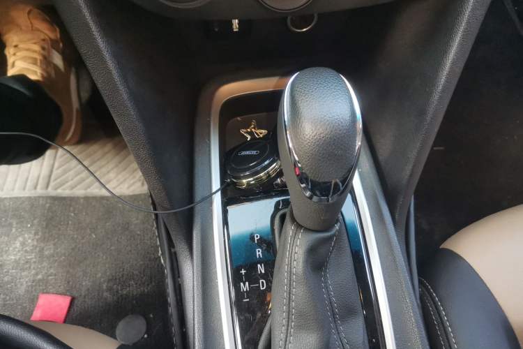 Used Chevrolet Monza 2022 320 Automatic Enjoyment Sunroof Version Gear Lever