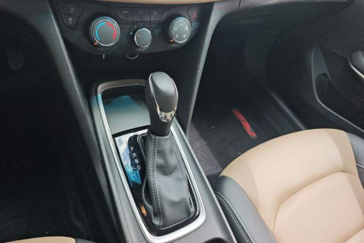 Used Chevrolet Monza 2022 320 Automatic Enjoyment Sunroof Version Gear Lever