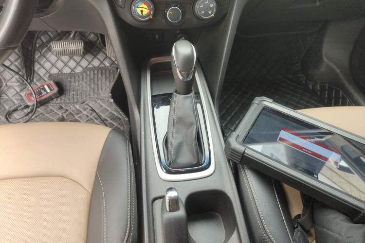 Used Chevrolet Monza 2022 320 Automatic Enjoyment Sunroof Version Gear Lever