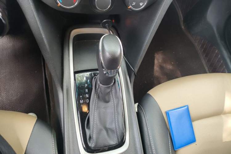 Used Chevrolet Monza 2022 320 Automatic Enjoyment Sunroof Version Gear Lever