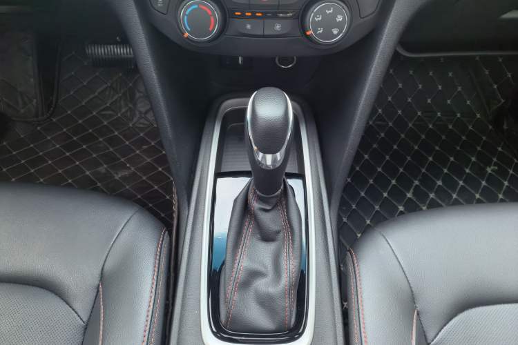 Used Chevrolet Monza 2022 Light Hybrid RS 330T Automatic Comfort Edition Gear Lever