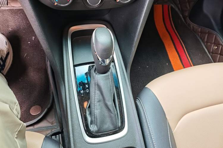 Used Chevrolet Monza 2022 320 Automatic Enjoyment Sunroof Version Gear Lever