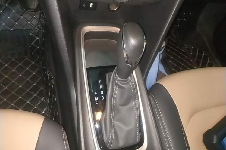 Used Chevrolet Monza 2022 320 Automatic Enjoyment Sunroof Version Gear Lever