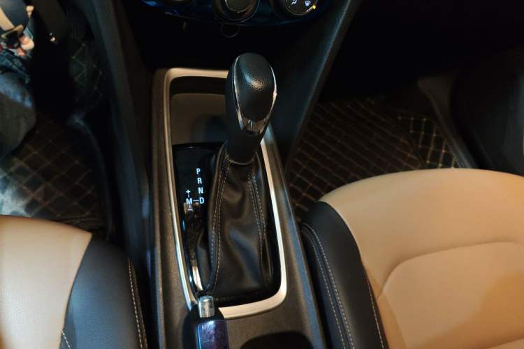 Used Chevrolet Monza 2022 320 Automatic Enjoyment Edition Gear Lever