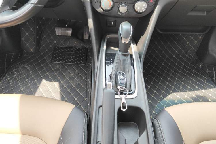Used Chevrolet Monza 2022 320 Automatic Enjoyment Sunroof Version Gear Lever
