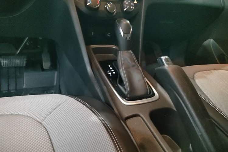 Used Chevrolet Monza 2022 320 Automatic Enjoyment Sunroof Version Gear Lever