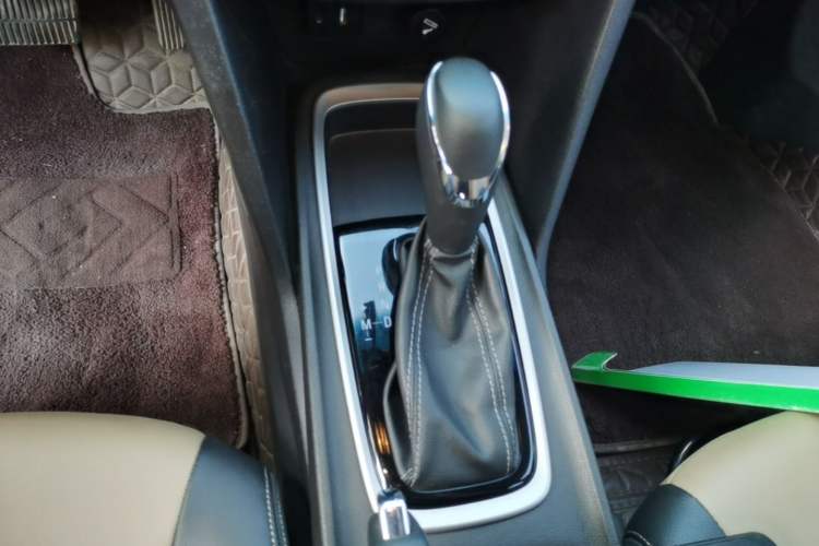 Used Chevrolet Monza 2022 320 Automatic Enjoyment Sunroof Version Gear Lever