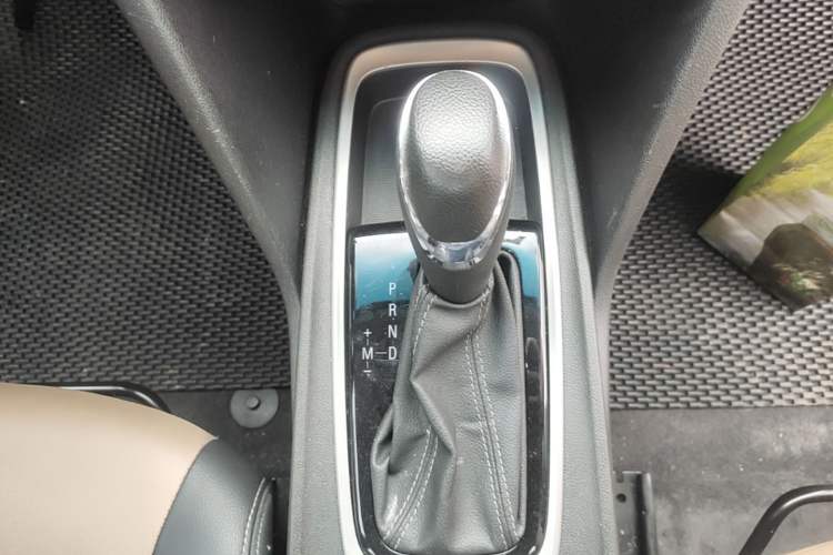 Used Chevrolet Monza 2022 320 Automatic Enjoyment Sunroof Version Gear Lever