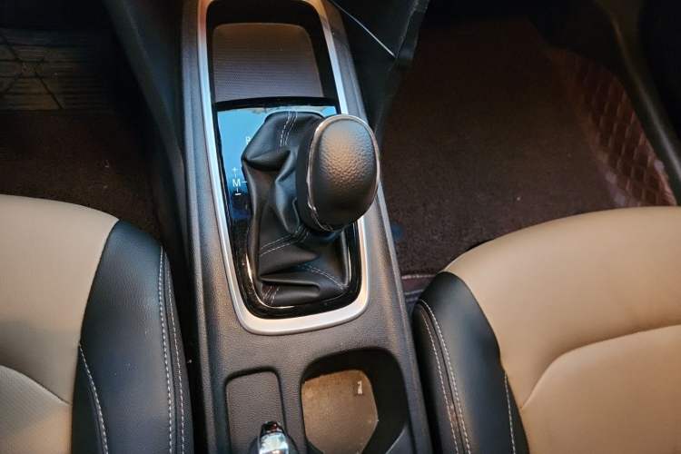 Used Chevrolet Monza 2022 320 Automatic Enjoyment Sunroof Version Gear Lever