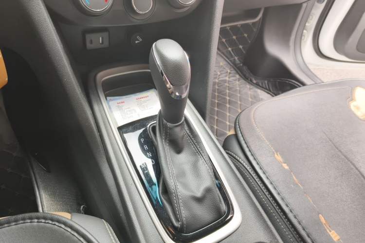 Used Chevrolet Monza 2022 320 Automatic Enjoyment Sunroof Version Gear Lever