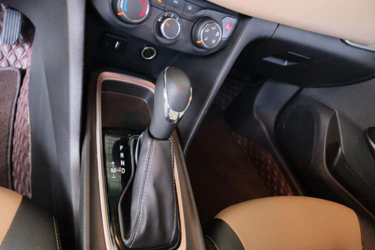 Used Chevrolet Monza 2022 320 Automatic Enjoyment Sunroof Version Gear Lever