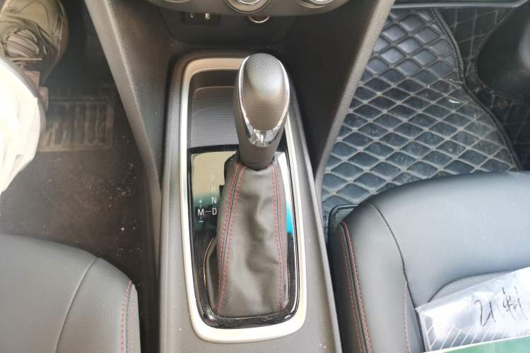 Used Chevrolet Monza 2022 Light Hybrid Redline 320T Dual-Clutch Thrilling Edition Gear Lever