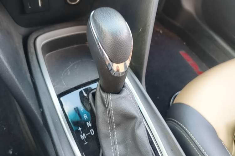 Used Chevrolet Monza 2022 320 Automatic Enjoyment Sunroof Version Gear Lever