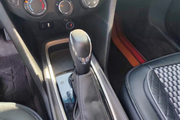 Used Chevrolet Monza 2022 320 Automatic Enjoyment Sunroof Version Gear Lever