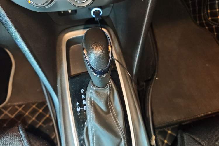 Used Chevrolet Monza 2022 320 Automatic Enjoyment Sunroof Version Gear Lever