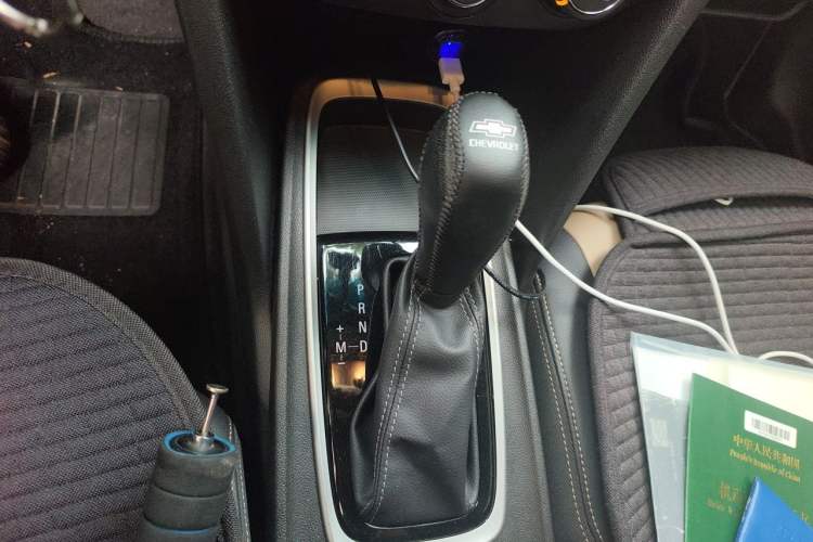 Used Chevrolet Monza 2022 320 Automatic Enjoyment Sunroof Version Gear Lever