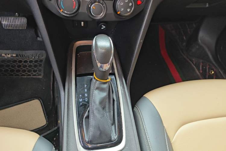 Used Chevrolet Monza 2022 320 Automatic Enjoyment Edition Gear Lever