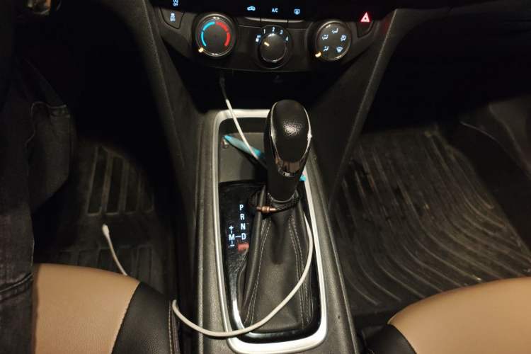 Used Chevrolet Monza 2022 320 Automatic Enjoyment Edition Gear Lever