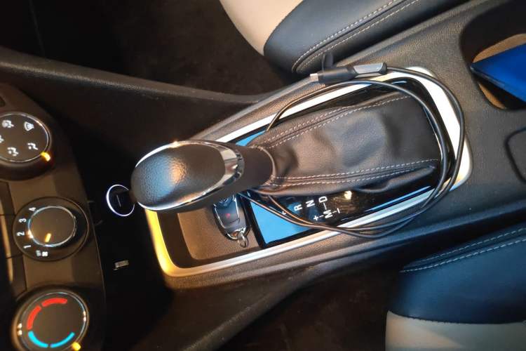 Used Chevrolet Monza 2022 320 Automatic Enjoyment Sunroof Version Gear Lever