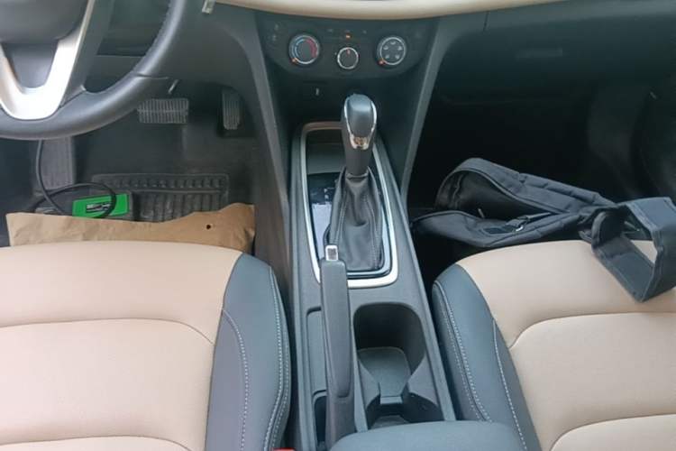 Used Chevrolet Monza 2022 320 Automatic Enjoyment Sunroof Version Gear Lever