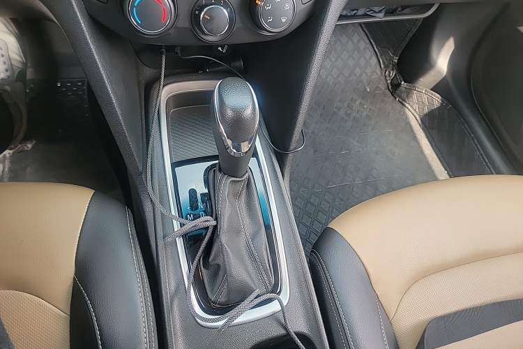 Used Chevrolet Monza 2022 320 Automatic Enjoyment Sunroof Version Gear Lever