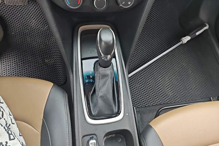 Used Chevrolet Monza 2022 320 Automatic Enjoyment Sunroof Version Gear Lever