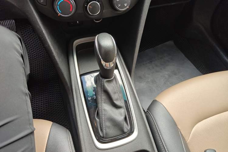 Used Chevrolet Monza 2022 320 Automatic Enjoyment Sunroof Version Gear Lever