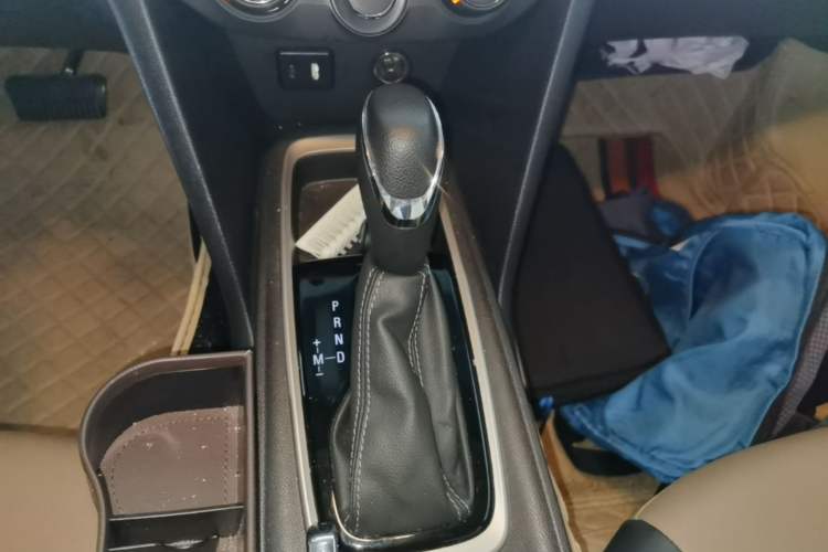 Used Chevrolet Monza 2022 320 Automatic Enjoyment Sunroof Version Gear Lever