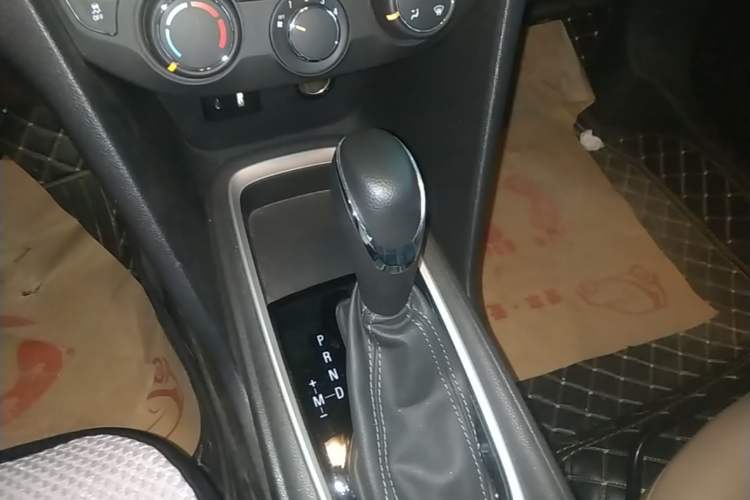 Used Chevrolet Monza 2022 320 Automatic Enjoyment Sunroof Version Gear Lever