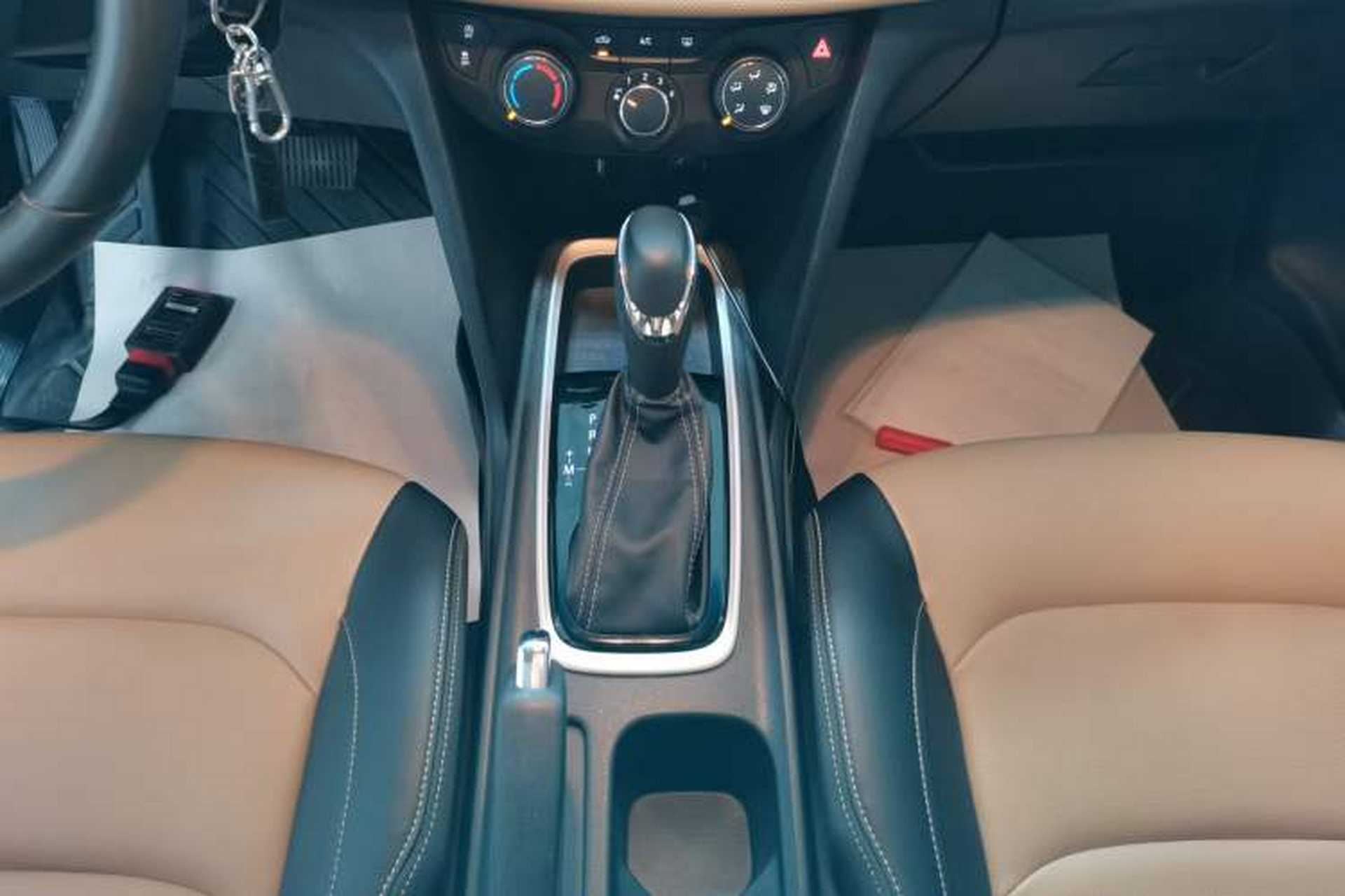 Used Chevrolet Monza 2022 320 Automatic Enjoyment Edition Gear Lever
