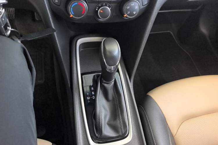 Used Chevrolet Monza 2022 320 Automatic Enjoyment Sunroof Version Gear Lever