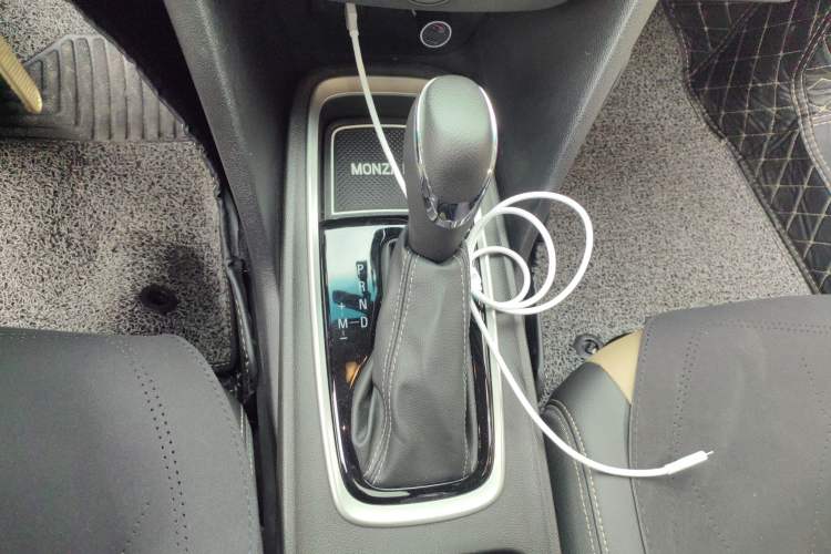 Used Chevrolet Monza 2022 320 Automatic Enjoyment Sunroof Version Gear Lever