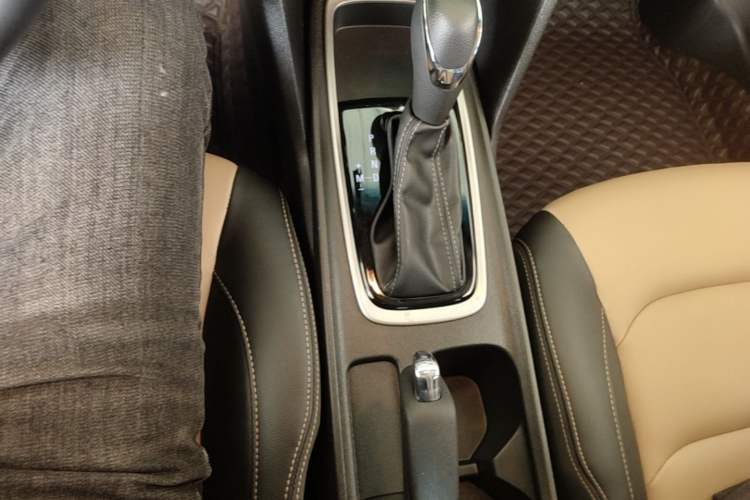 Used Chevrolet Monza 2022 320 Automatic Enjoyment Edition Gear Lever