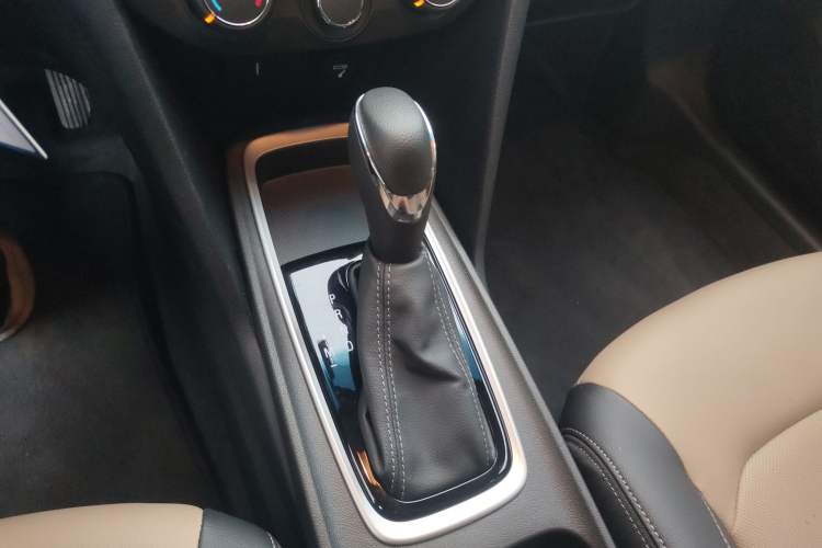 Used Chevrolet Monza 2022 320 Automatic Enjoyment Edition Gear Lever