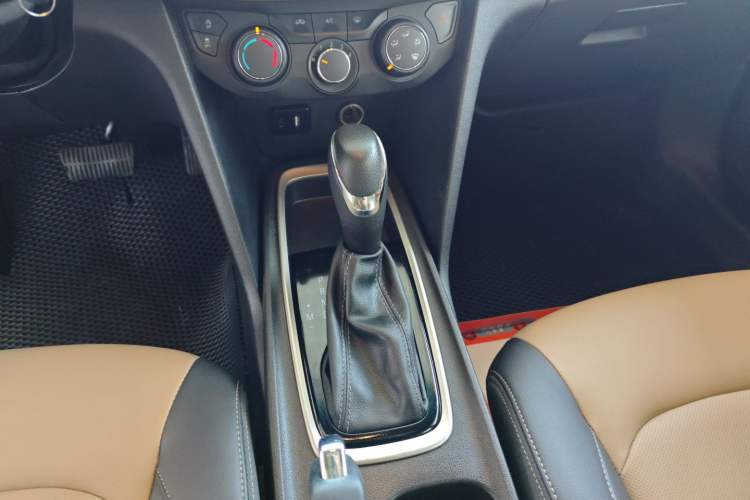 Used Chevrolet Monza 2022 320 Automatic Enjoyment Sunroof Version Gear Lever