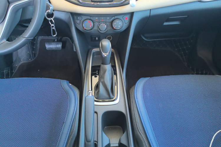 Used Chevrolet Monza 2022 320 Automatic Enjoyment Sunroof Version Gear Lever